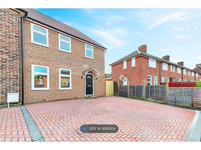 3 Bedroom Semi Detached House To Rent In Framlingham Crescent, London, SE9