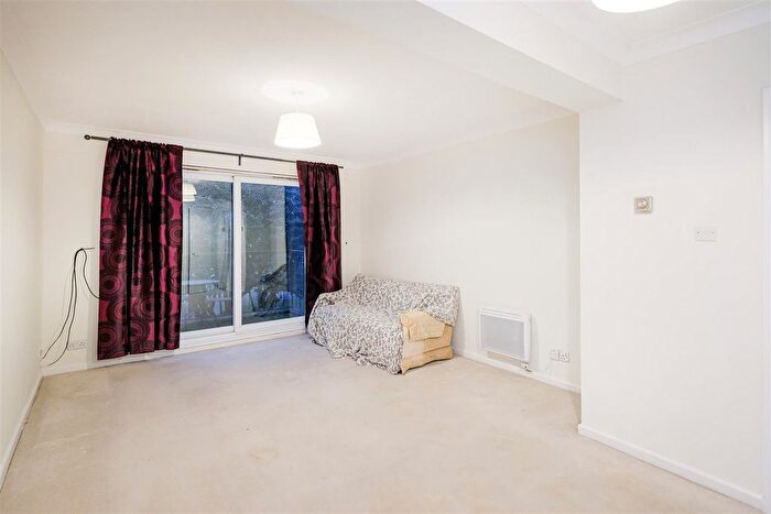 1 Bedroom Flat To Rent In Woodford Road, London, E18