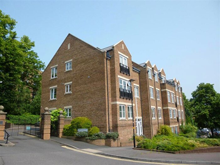 2 Bedroom Flat To Rent In Caversham Place, Sutton Coldfield, West Midlands, B73