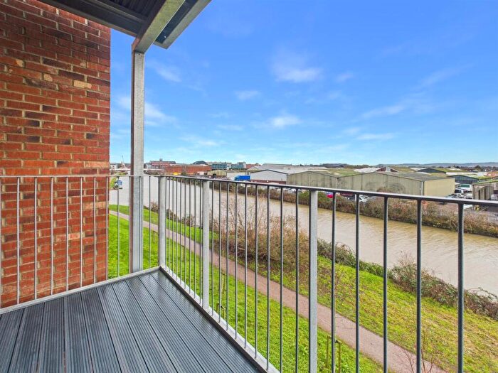 2 Bedroom Apartment For Sale In Harker Close, Gloucester, GL2