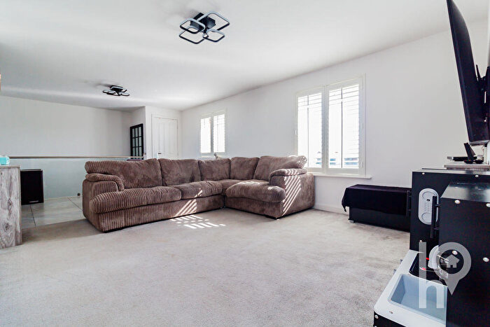 2 Bedroom Coach House For Sale In Laurel Road, Minster, ME12