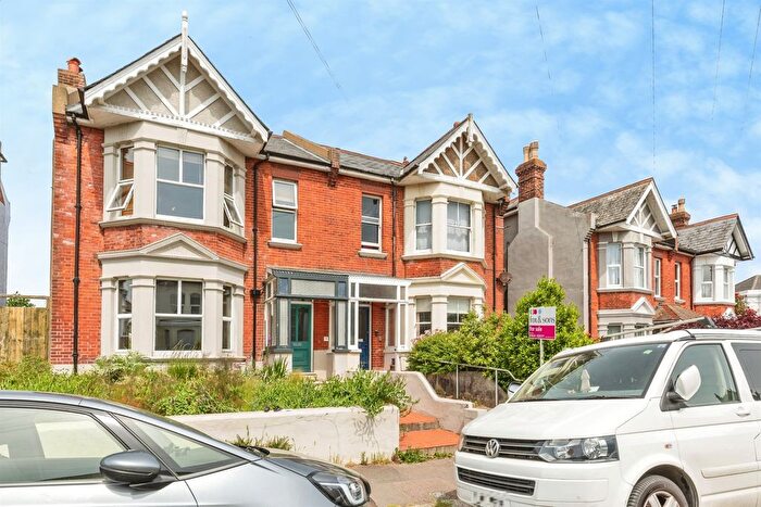 2 Bedroom Flat For Sale In St. Helens Crescent, Hastings, TN34