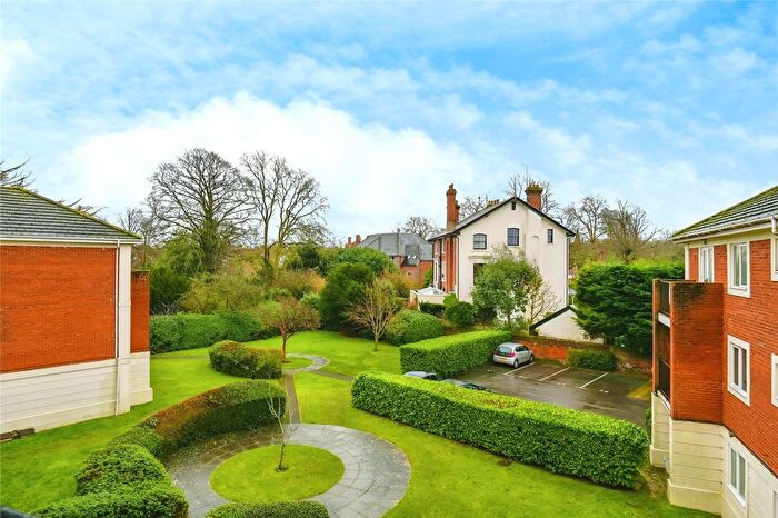 2 Bedroom Flat For Sale In London Road, Reading, Berkshire, RG1