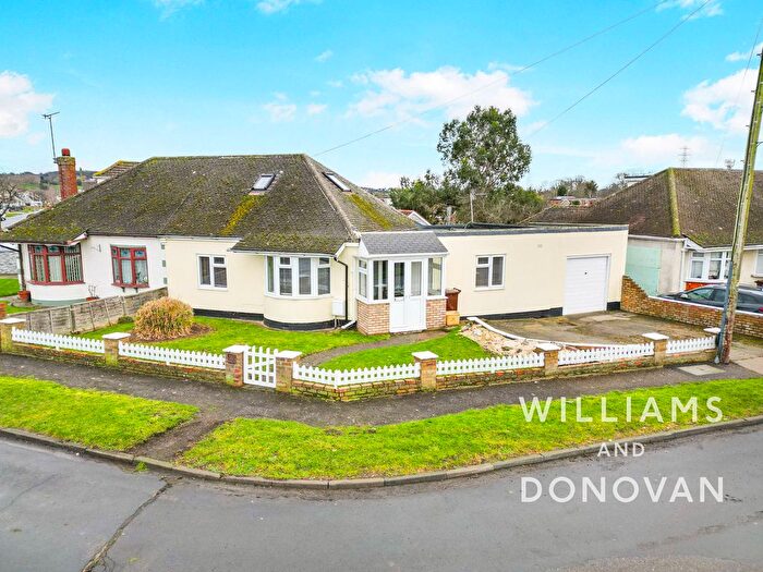 3 Bedroom Chalet For Sale In Watlington Road, South Benfleet, SS7