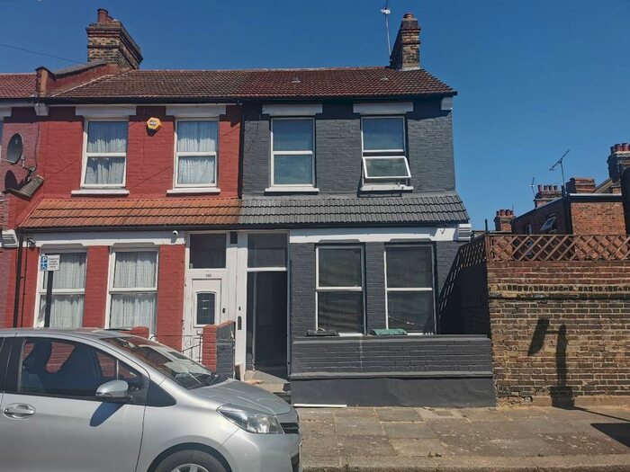 3 Bedroom Semi-Detached House To Rent In Thackeray Avenue, London, N17