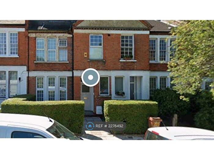 2 Bedroom Maisonette To Rent In Holmleigh Road, London, N16