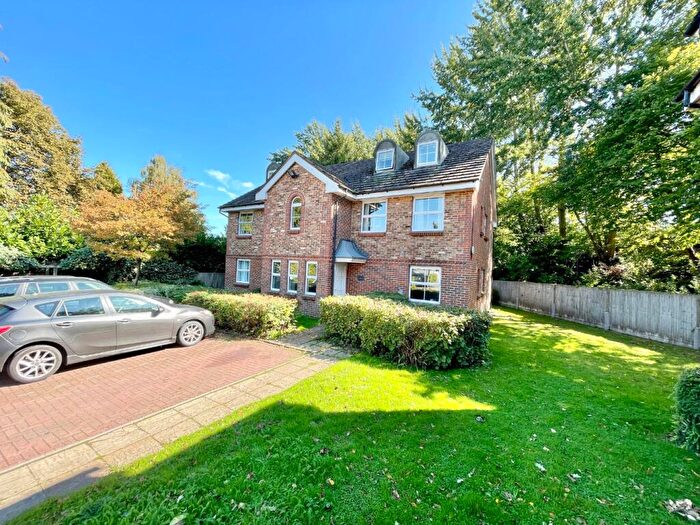 1 Bedroom Apartment For Sale In Poplar Close, Bracknell, Berkshire, RG12