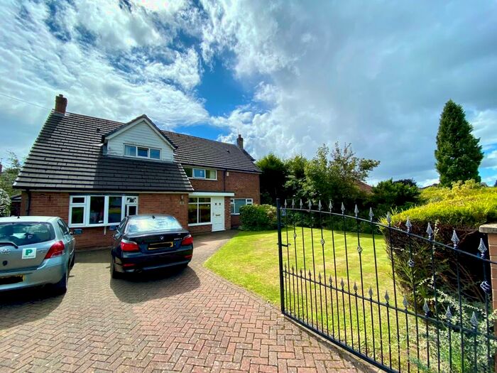 5 Bedroom House To Rent In Taunton Road, Sale, Greater Manchester, M33