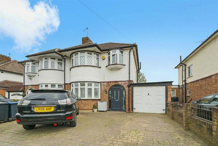 3 Bedroom Semi-detached House For Sale In Litchfield Avenue, Sutton, SM4