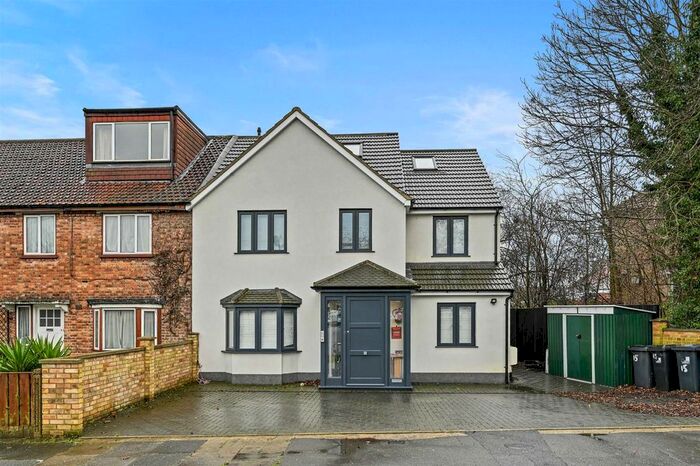Studio For Sale In The Fairway, London, W3