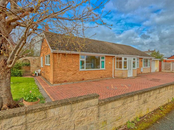 3 Bedroom Detached Bungalow To Rent In Lichfield Road, Walton, Chesterfield, Derbyshire, S40