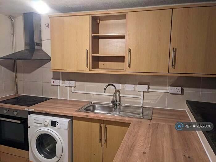 4 Bedroom Semi-Detached House To Rent In Vinery Road, Cambridge, CB1