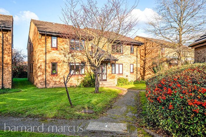 1 Bedroom Studio For Sale In Cheltenham Close, New Malden, KT3