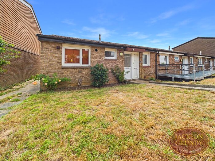 2 Bedroom Terraced Bungalow To Rent In Thatchwell Court, Standens Barn, NN3