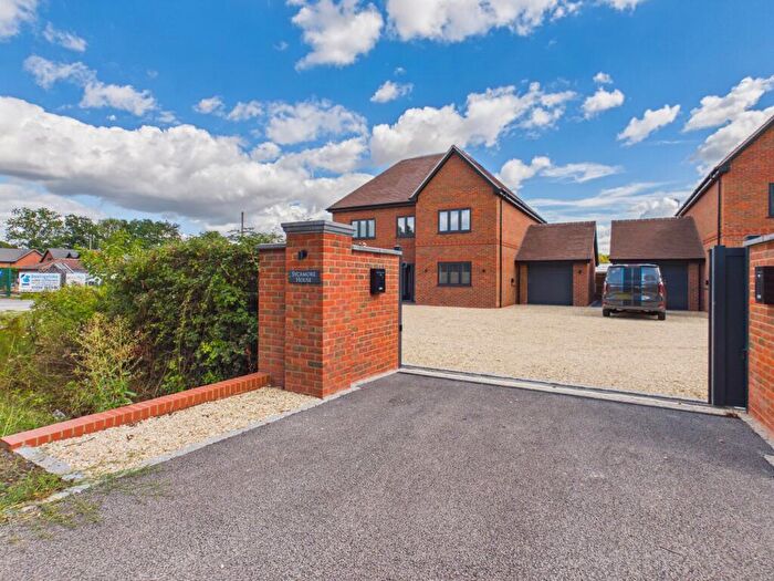 4 Bedroom Detached House To Rent In Aldermaston Road, Pamber Green, Tadley, RG26