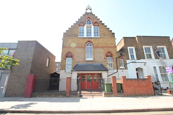 Apartment To Rent In Eburne Road, Holloway, London, N7