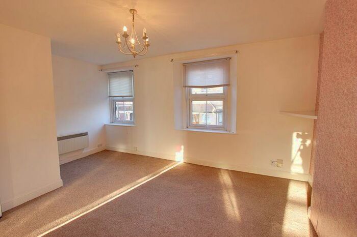 2 Bedroom Maisonette To Rent In Eastbourne Road, Trowbridge, BA14