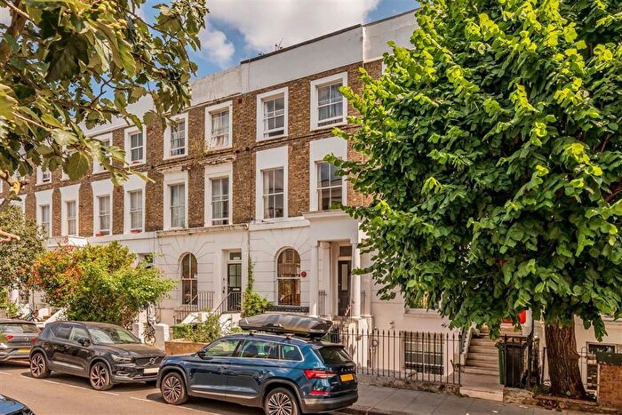 3 Bedroom Flat To Rent In Stanlake Road, Shepherds Bush, W12