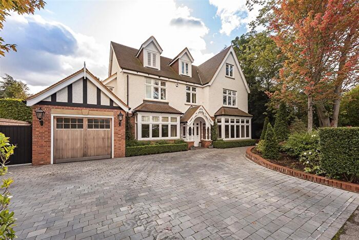 6 Bedroom Detached House For Sale In Park Avenue North, Harpenden, AL5