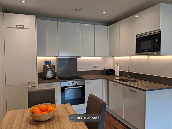 2 Bedroom Flat To Rent In Drake Way, Reading, RG2