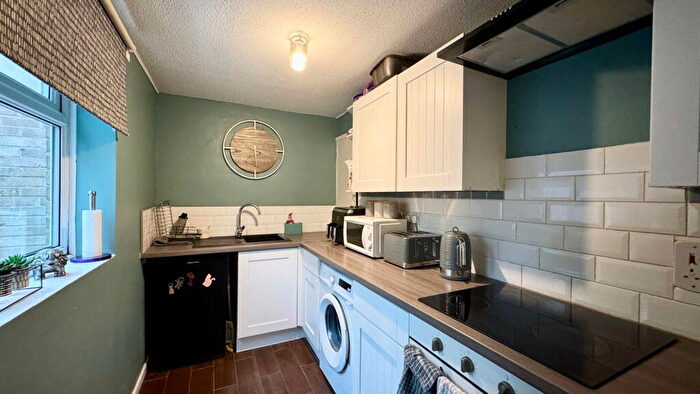 Studio For Sale In Sheridan Court, London Road, Newbury, RG14
