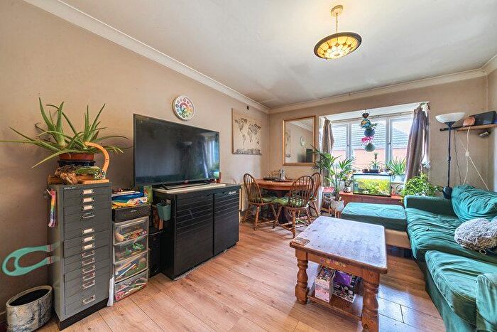 2 Bedroom Maisonette For Sale In Bourne Close, Isleworth, Greater London, TW7