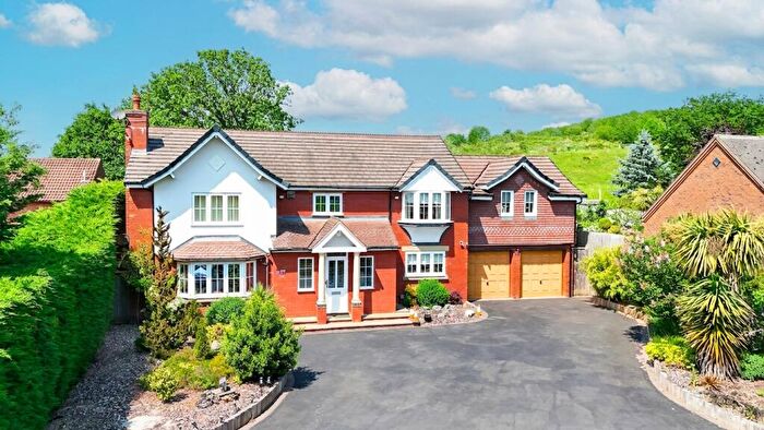 4 Bedroom Detached House For Sale In Middle House Drive, Marlbrook, B60