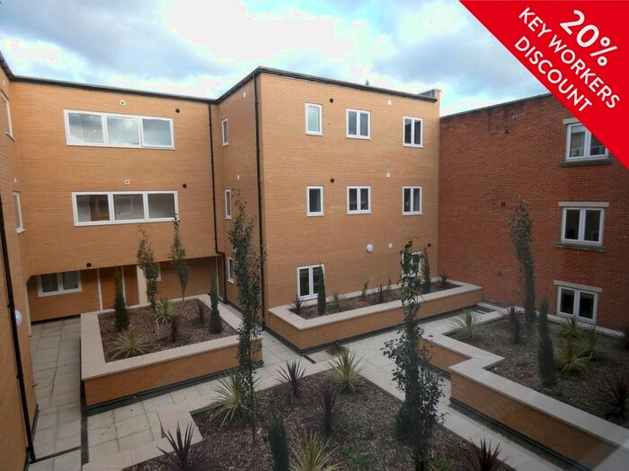 2 Bedroom Flat To Rent In Camp Road, Farnborough, Hampshire, GU14