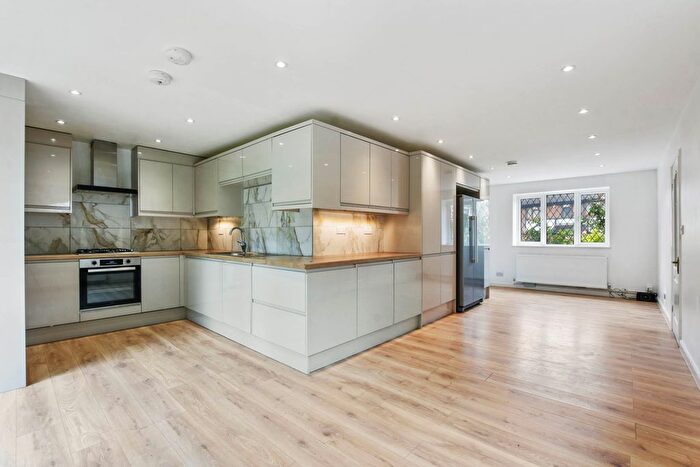 5 Bedroom Detached House For Sale In Foxhill, Luton, LU2