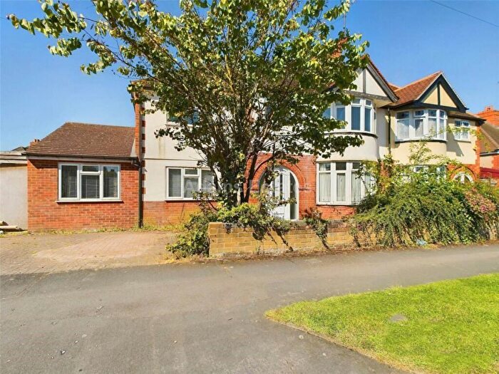 4 Bedroom Semi-Detached House To Rent In Milton Road, Earley, Reading, RG6