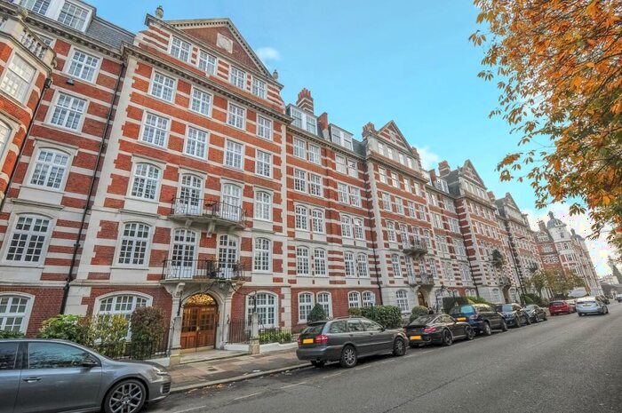 4 Bedroom Flat To Rent In St. Johns Wood High Street, St Johns Wood, London, NW8