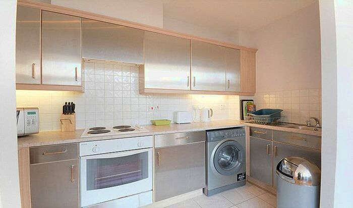 1 Bedroom Flat To Rent In Newington Causeway, Elephant And Castle, London, SE1