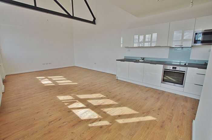 1 Bedroom Flat To Rent In Rembrandt House, Watford, WD18