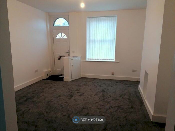2 Bedroom Terraced House To Rent In Rochdale Road, Shaw, Oldham, OL2