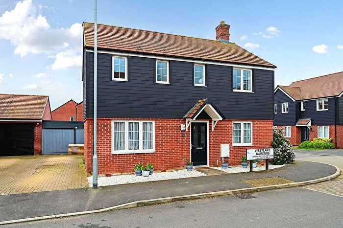 3 Bedroom Detached House For Sale In Westlake Gardens, Bramley, RG26