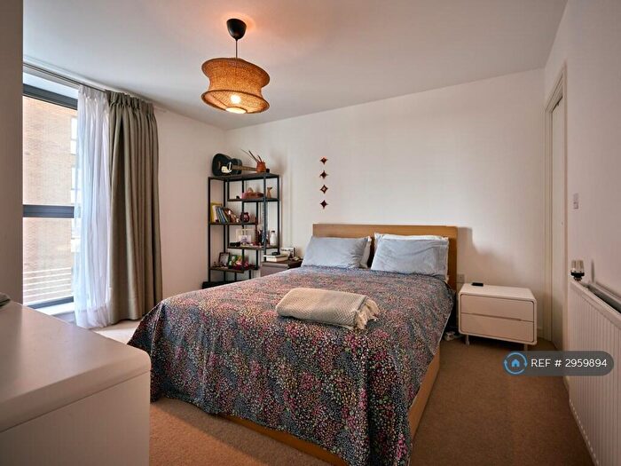2 Bedroom Flat To Rent In Kingfisher Heights, London, E16