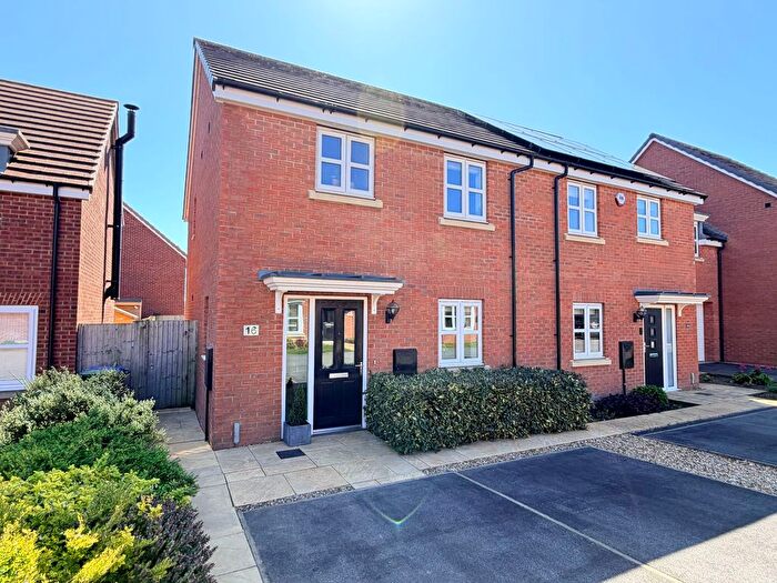 3 Bedroom Semi Detached House For Sale In Sheepfold Way, West Ayton, YO13