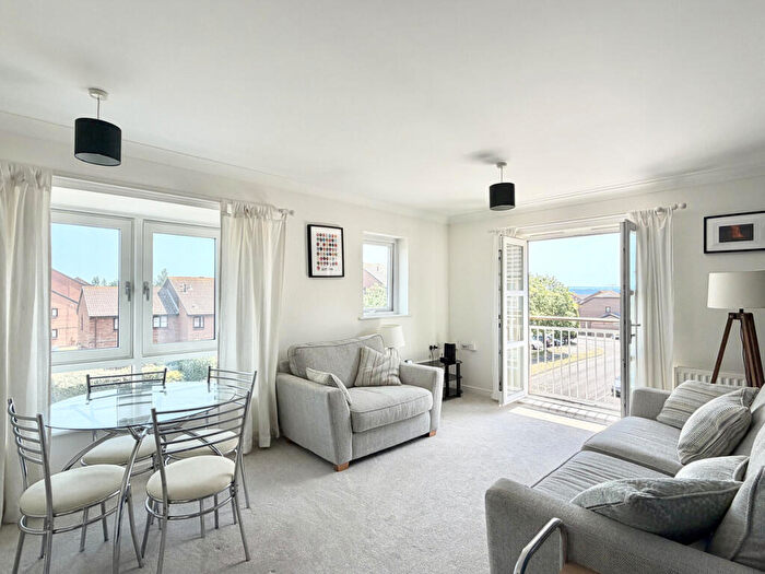 2 Bedroom Apartment For Sale In Newfoundland Drive, Poole, BH15