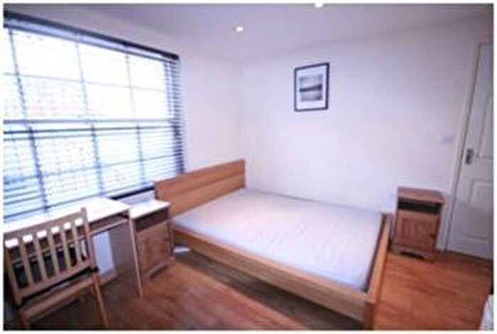 Flat To Rent In Offord Road, Highbury, N1