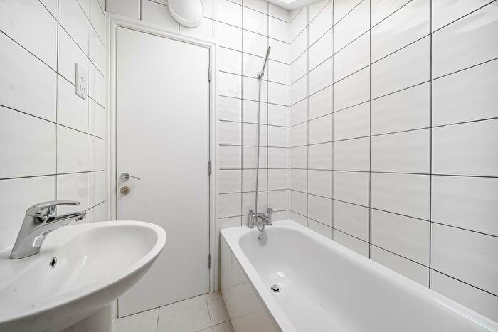 2 Bedroom Flat For Sale In Muswell Hill, Highgate, N10