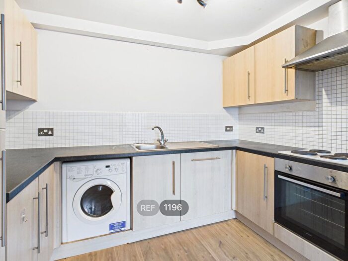 2 Bedroom Flat To Rent In Spring Street, HU2