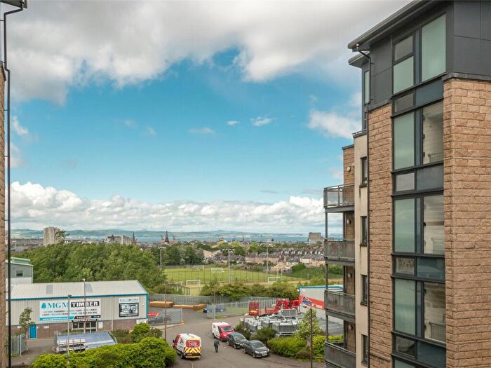 3 Bedroom Flat To Rent In Hawkhill Close, Edinburgh, EH7