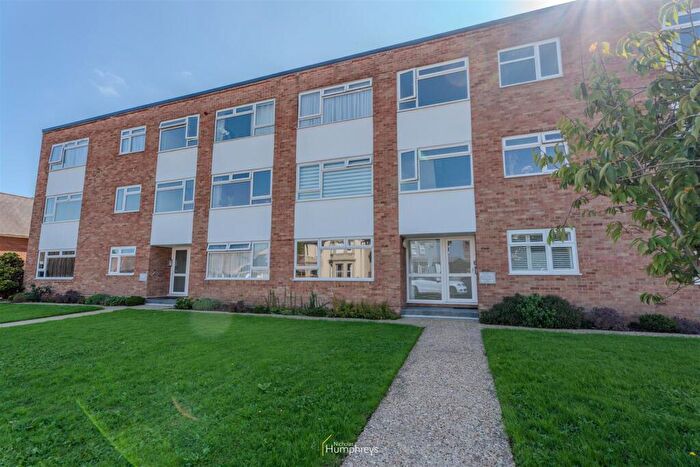 1 Bedroom Apartment For Sale In Leigh Road, Wimborne, BH21