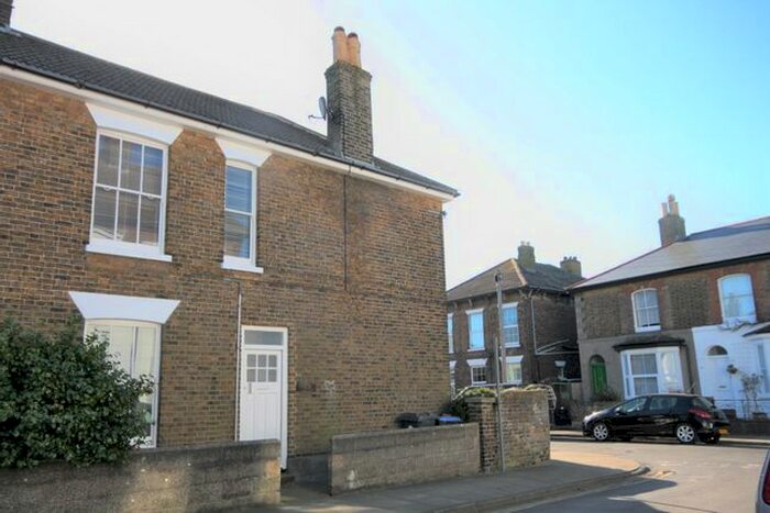 2 Bedroom Flat To Rent In Union Road, Deal, CT14