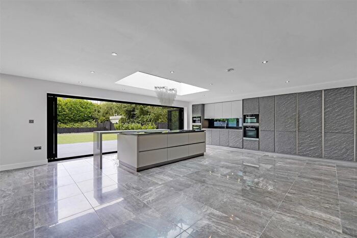 5 Bedroom Link Detached House To Rent In Luxborough Lane, Chigwell, IG7