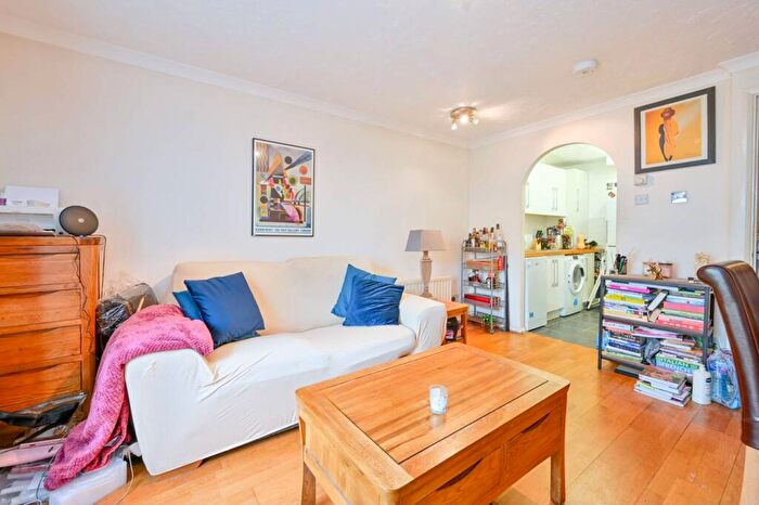 1 Bedroom Flat For Sale In Midland Terrace, North Acton, London, NW10