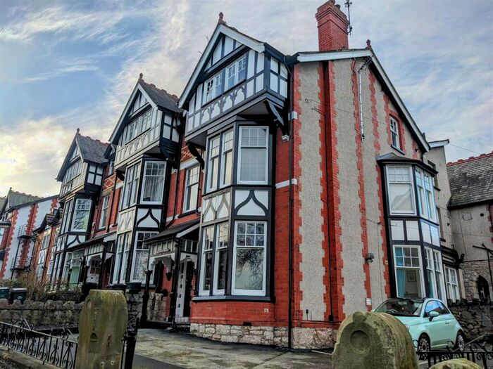 2 Bedroom Apartment To Rent In Woodland Road East, Colwyn Bay, LL29