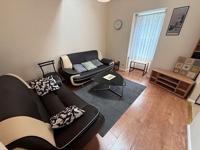 1 Bedroom Flat To Rent In Pilgrims Close, Palmers Green, N13