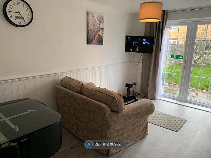 3 Bedroom End Of Terrace House To Rent In Temple Close, London, SE28