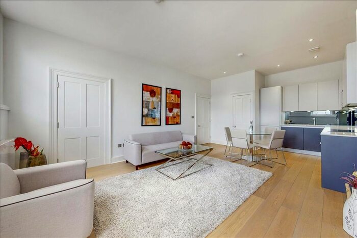 3 Bedroom Flat To Rent In Queen's Gate Terrace, London, SW7